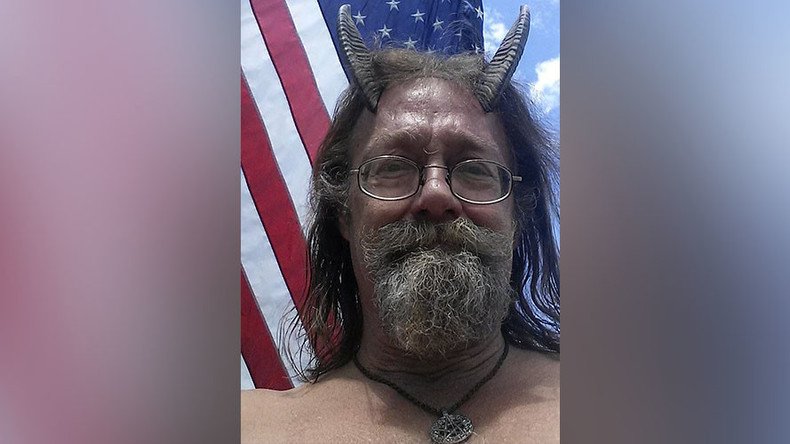 Pagan priest wins right to wear horns on photo ID (PHOTOS)