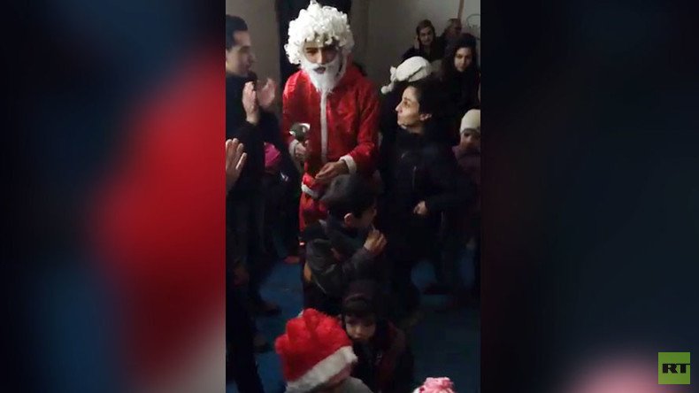 Snow, Santa & smiles: RT sees children in post-war Homs getting back to normal life (VIDEO)