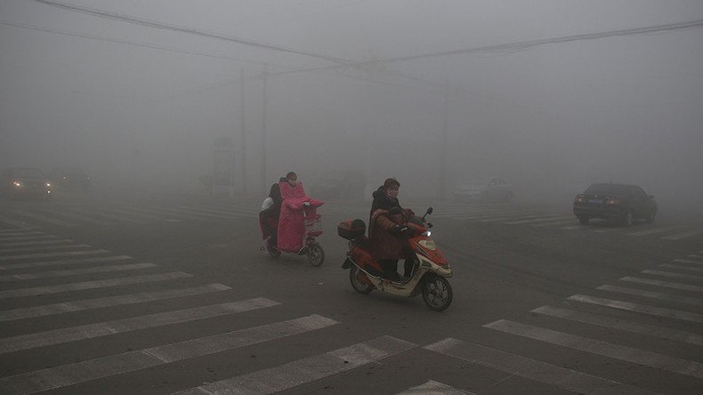 Shrouded in smog: 5-day pollution ‘red alert’ declared in Beijing (PHOTOS)