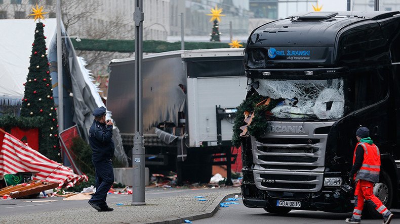 Pakistani refugee named as Berlin attack suspect by minister, police not sure they agree