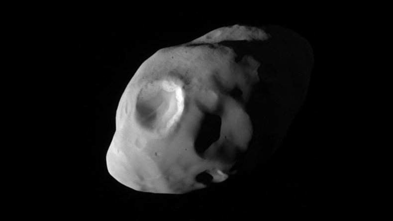Saturn’s moon Pandora captured up close by NASA’s Cassini spacecraft (PHOTO)