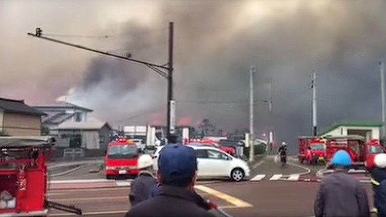 Huge fire whipped up by strong winds engulfs 140 buildings in Japan (VIDEOS)