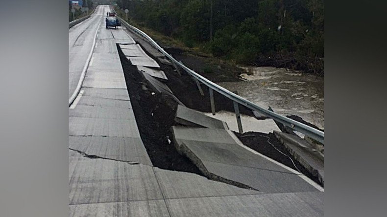 Tsunami threat message after 7.6 quake hits off Chile coast