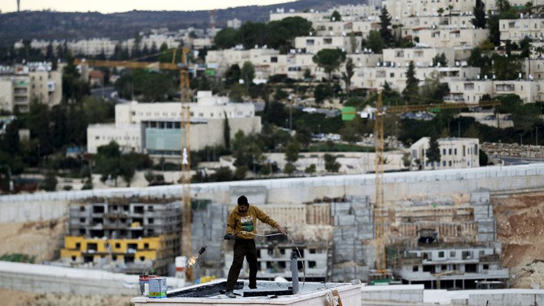Israel delays vote on new E. Jerusalem homes ahead of Kerry speech, issues permit for one house
