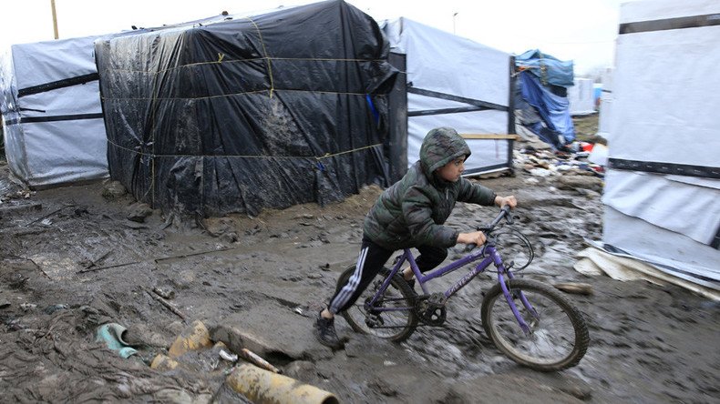Calais refugee children sue UK govt for neglect