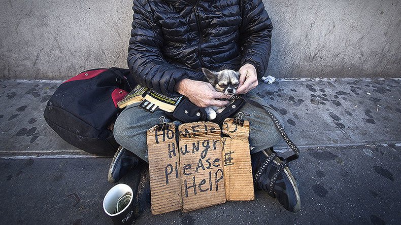 Houston police force homeless to throw donations, blankets away (PHOTOS, VIDEOS)