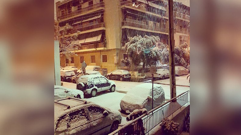 Rare snowfall in Athens sends vibes of excitment through social media (PHOTOS, VIDEO)