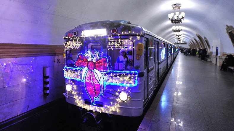 Winter wonderland: Russia gets in New Year mood with amazing festive-themed transport (PHOTOS)