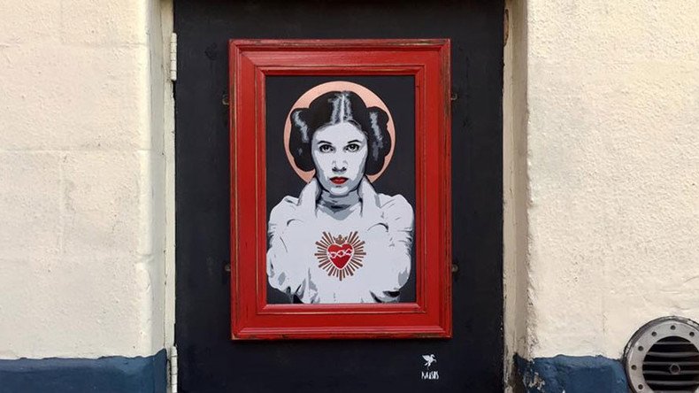 Street artist paints moving Carrie Fisher tribute outside north London pub