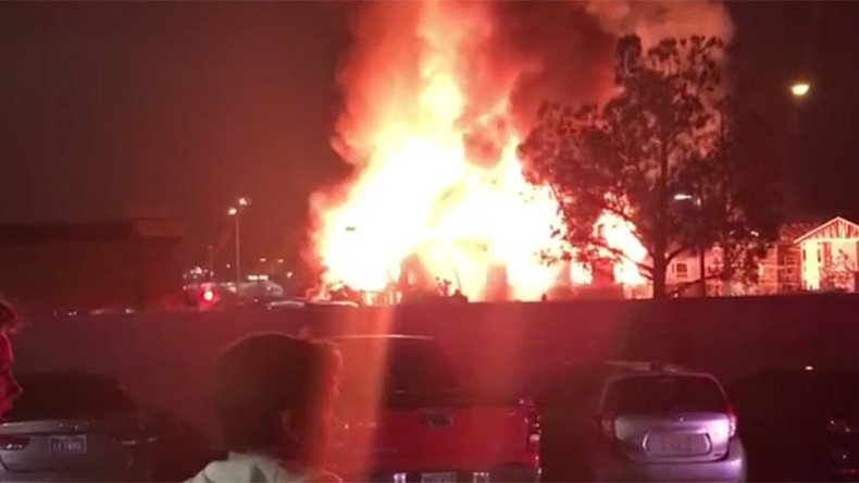Huge inferno lights up Las Vegas, cause unclear (PHOTOS, VIDEO)
