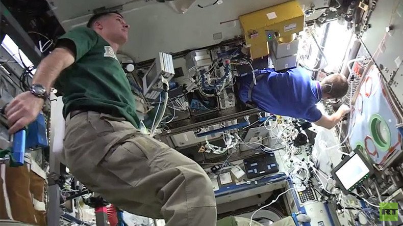 Mannequin Challenge difficulty level: Space (VIDEO)
