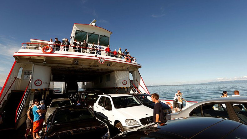 Ferry bad day: Unlucky tourists see 4WD go overboard (VIDEO)