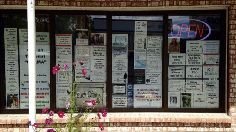 New Mexico store under fire for racist, anti-muslim posters (PHOTOS)