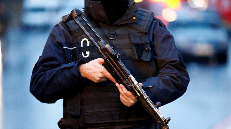 2 injured after gunmen attack restaurant in Istanbul – media