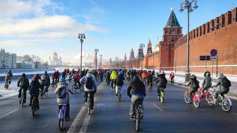 500 daredevils join Moscow bike parade despite extreme cold (VIDEO, PHOTOS)