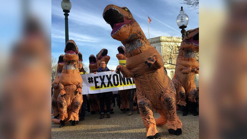 Dinosaur-clad crowds protest Rex Tillerson Senate hearing (VIDEOS, PHOTOS)