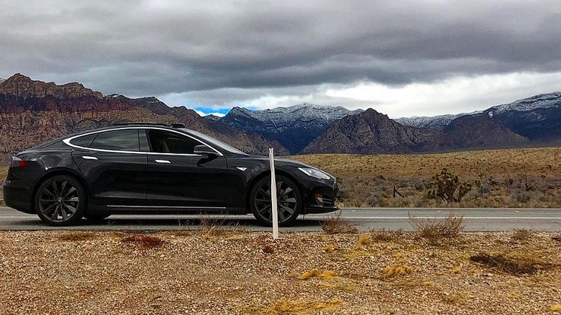 Tesla driver stranded in desert after car app fails