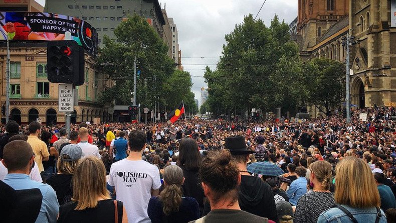 Violence erupts as police & protesters clash during Australia Day in Sydney (PHOTOS, VIDEO)