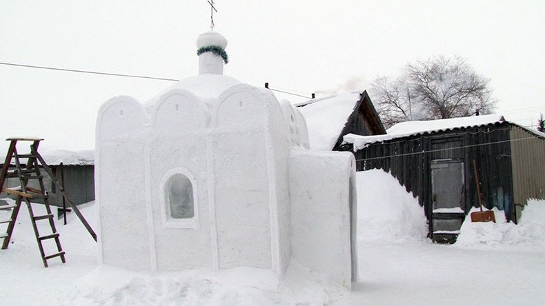 Siberian man spends 45 days sculpting church out of snow (VIDEO)