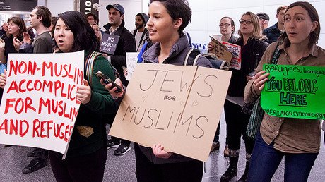 48 British rabbis cite Holocaust in condemnation of Trump’s ‘Muslim ban’ 