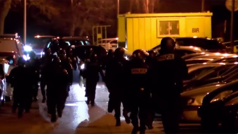 Riots & clashes erupt in Paris suburb after man ‘raped with baton’ by police (VIDEOS)