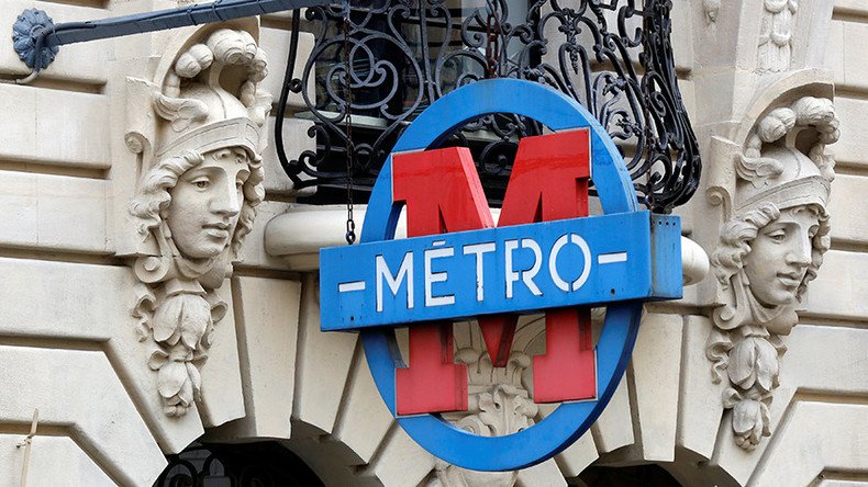 Technical failure at Paris metro station results in injuries, prompts evacuation