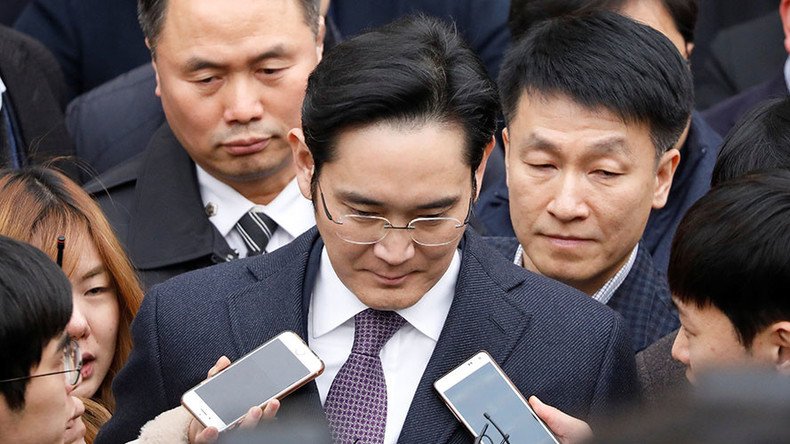 Samsung boss' long perp walk continues