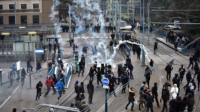 Police teargas masked protesters in Paris suburb as anti-cop riots continue (VIDEO)