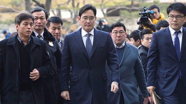 Samsung chief arrested amid widening South Korea corruption scandal