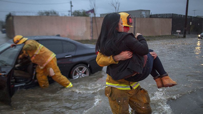 California flash flood kills at least 2, swallows cars whole (VIDEO, PHOTO)