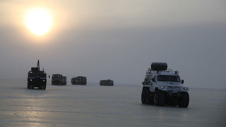 Arctic adventure: Russian military vehicles set out on a freezing journey (PHOTOS)