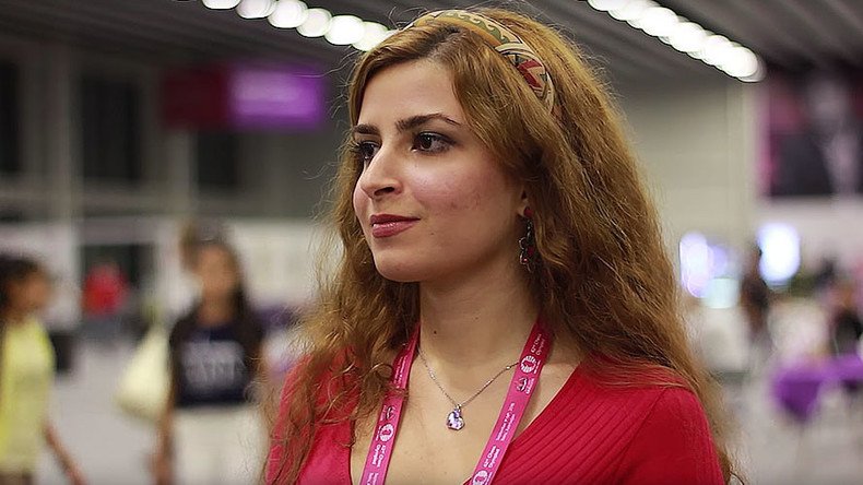 Iranian Woman Competes at Chess Tournament Without Hijab