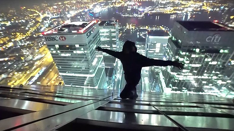 Daredevils film themselves dangling from top of iconic London skyscraper (VIDEO)