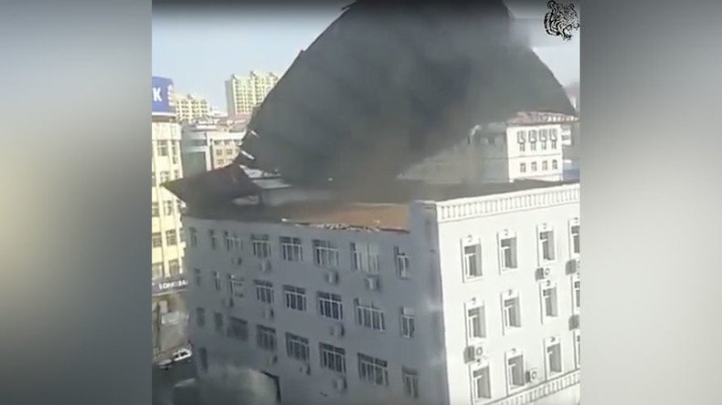 Steel roof ripped clean off building by powerful winds in China (VIDEO)