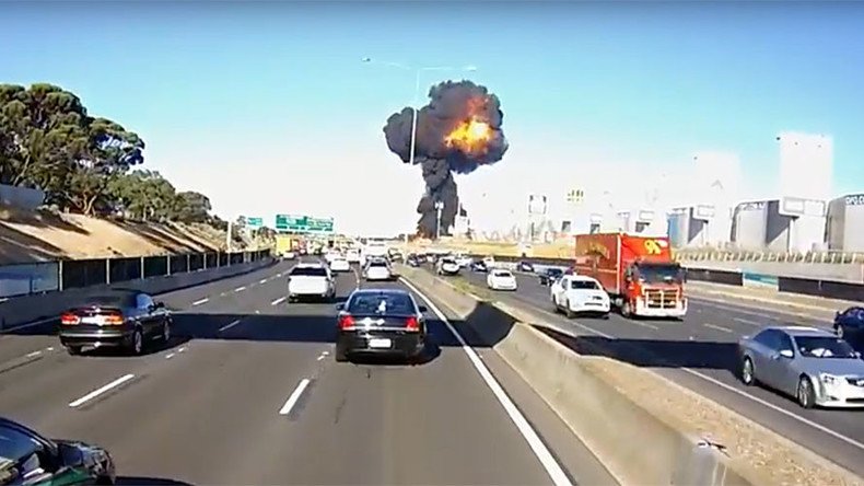 Dashcam captures moment of fatal Melbourne plane crash (VIDEO)