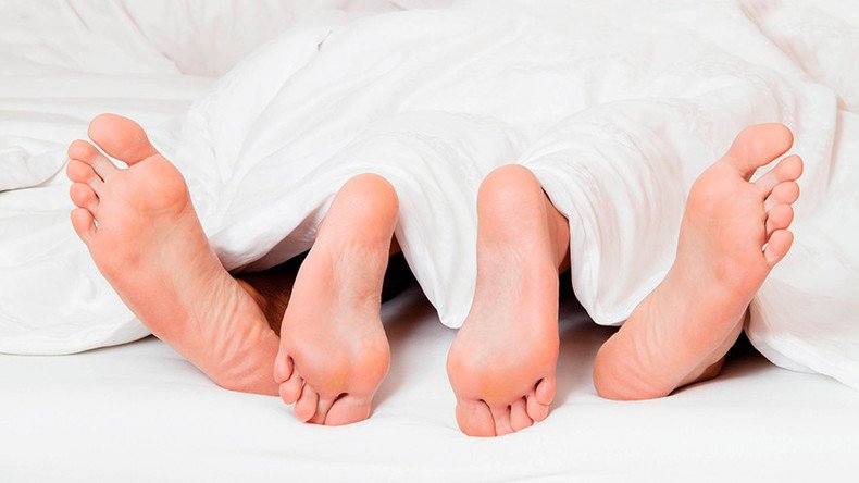 Swedish city councilor calls for sex breaks at work to boost fitness & childbirth