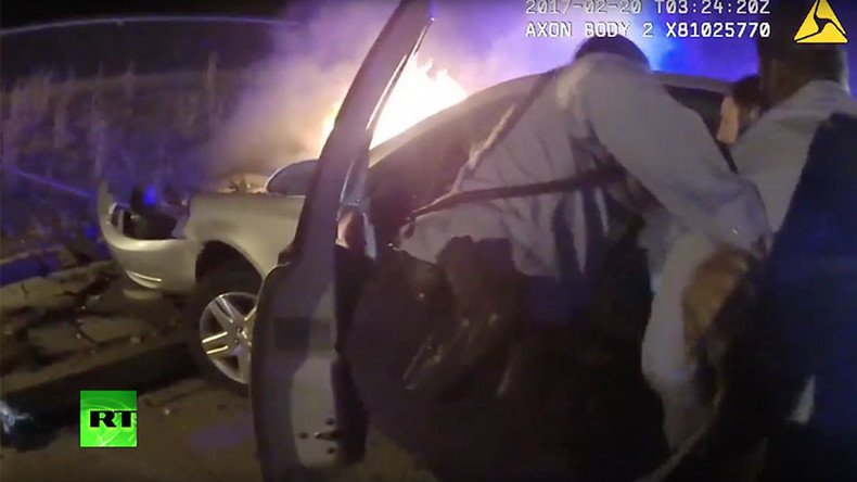 Heroic DC police captured saving driver from burning car (VIDEO)