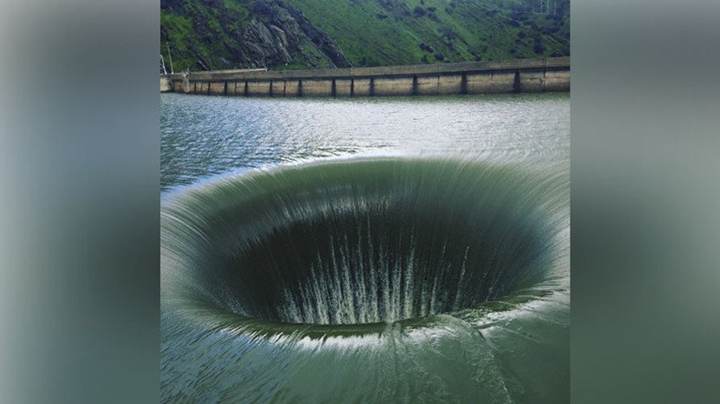 'Glory Hole’: California storms see return of bizarre lake phenomenon (VIDEO)