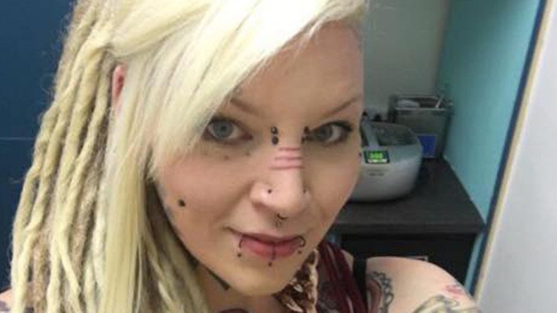 Tattoo artist cuts off her own little finger with bolt cutters, shares picture on Facebook (GRAPHIC)
