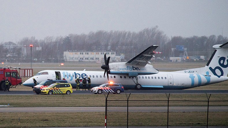 Passenger films crash landing at Amsterdam airport from onboard Flybe jet (VIDEO)