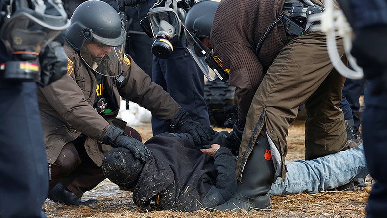 Police & military clear DAPL protest camp, dozens arrested, protesters start fires (PHOTOS)