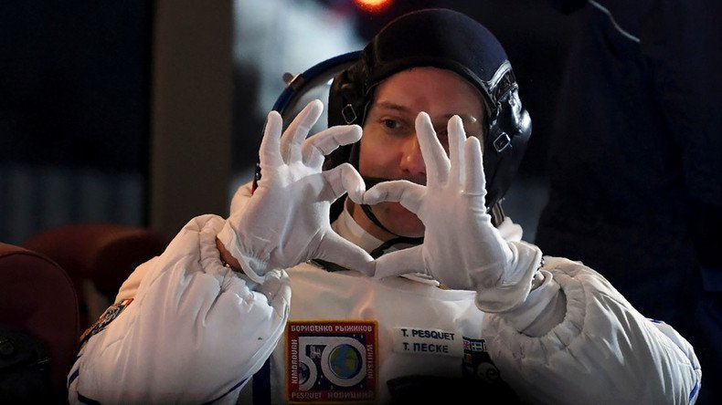 ISS astronaut trolls conspiracy theorists with space walk selfie (PHOTO)