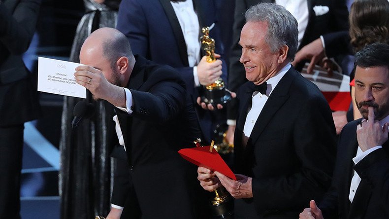 La La Land mistakenly announced as Best Picture at Oscars; Moonlight wins (VIDEO)