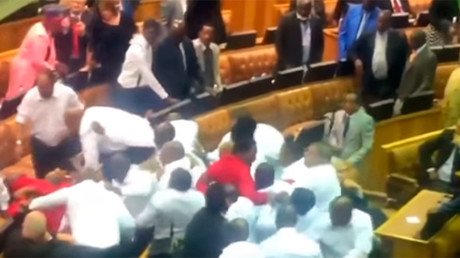 Scuffles erupt in South African parliament after opposition MPs insult President Zuma (VIDEO)