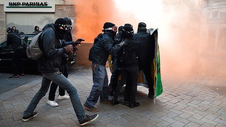 Streets of riot 360: Watch tear gas fill Nantes as protesters clash with police (PANORAMIC)