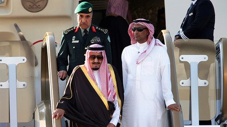 Saudi king brings 459 tons of luggage, 2 limos & 1,500-strong entourage on Asia trip