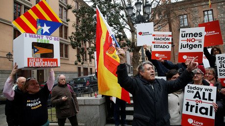 Catalonia independence activists rally against referendum trial in Madrid (VIDEO)