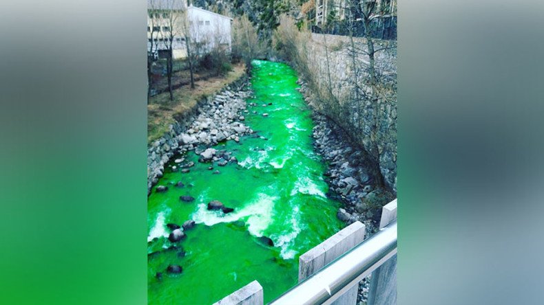 You're going to dye: ‘Slime’ green torrent freaks Pyrenees (PHOTOS, VIDEO) 