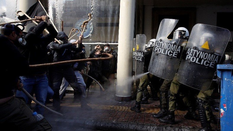 Police in Athens fire tear gas at farmers protesting tax & pension reforms (VIDEO, PHOTOS)