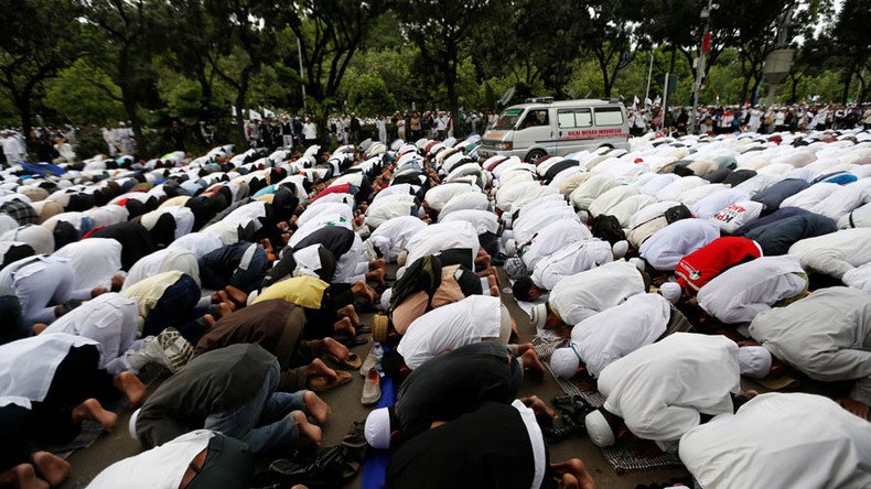 Muslim prayer staves off back pain, helps tackle stress – study